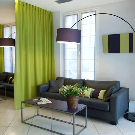 Western Du Pont Wilson 4* Lyon