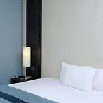 Western Du Pont Wilson 4* Lyon