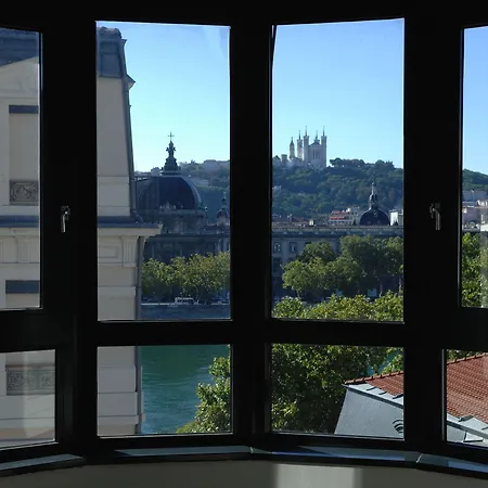 Western Du Pont Wilson 4* Lyon