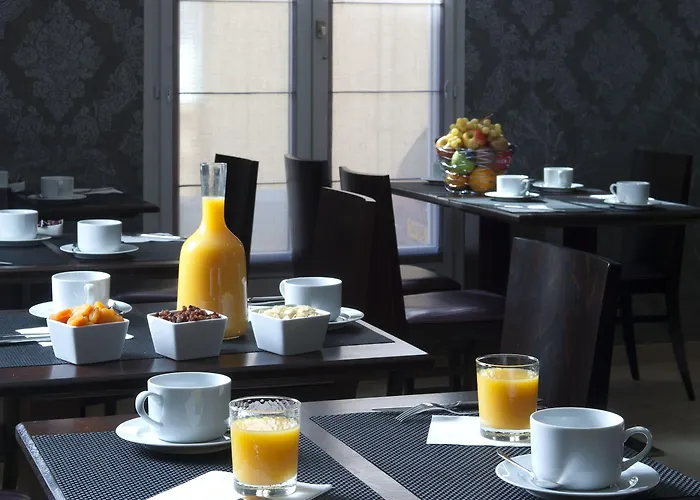 Western Du Pont Wilson 4* Lyon